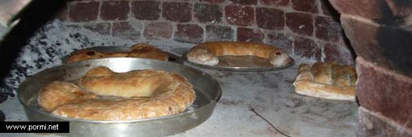 Cocinar pan al horno de leña
