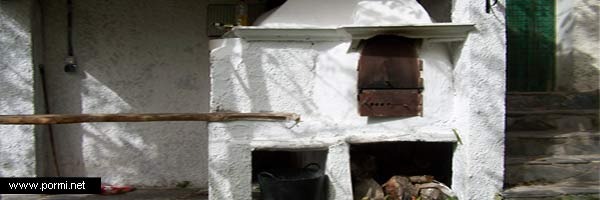Horno típico de leña en La Alpujarra