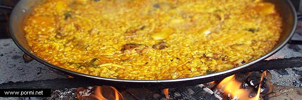 Paella en el restaurante Casa Angel La Trastienda en La Alpujarra