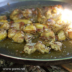 Paella en el restaurante Casa Angel La Trastienda en La Alpujarra